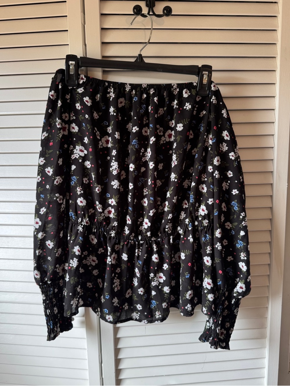Rue21 Black Floral Off-Shoulder Blouse